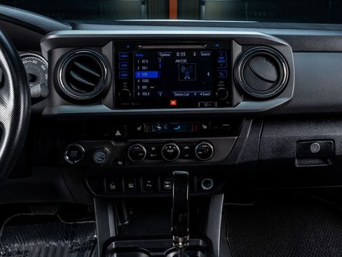 Used 2016 Toyota Tacoma TRD Sport image 23