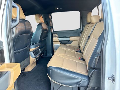 Used 2023 Ford F250 Lariat w/ Chrome Package image 28