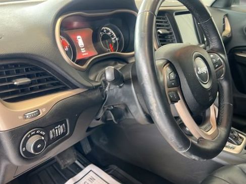 Used 2016 Jeep Cherokee Limited w/ Trailer Tow Group AWD/4WD image 10