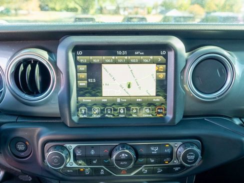 Used 2018 Jeep Wrangler Unlimited Sahara image 24