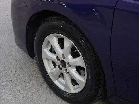 Used 2011 Toyota Camry LE image 29