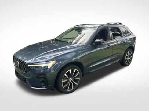 Used 2023 Volvo XC60 B5 Plus w/ Climate Package AWD/4WD image 3