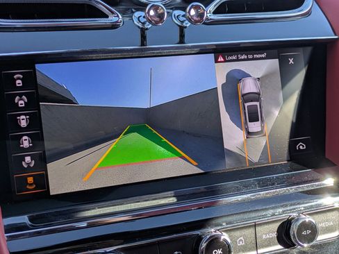 Certified 2022 Bentley Bentayga image 20