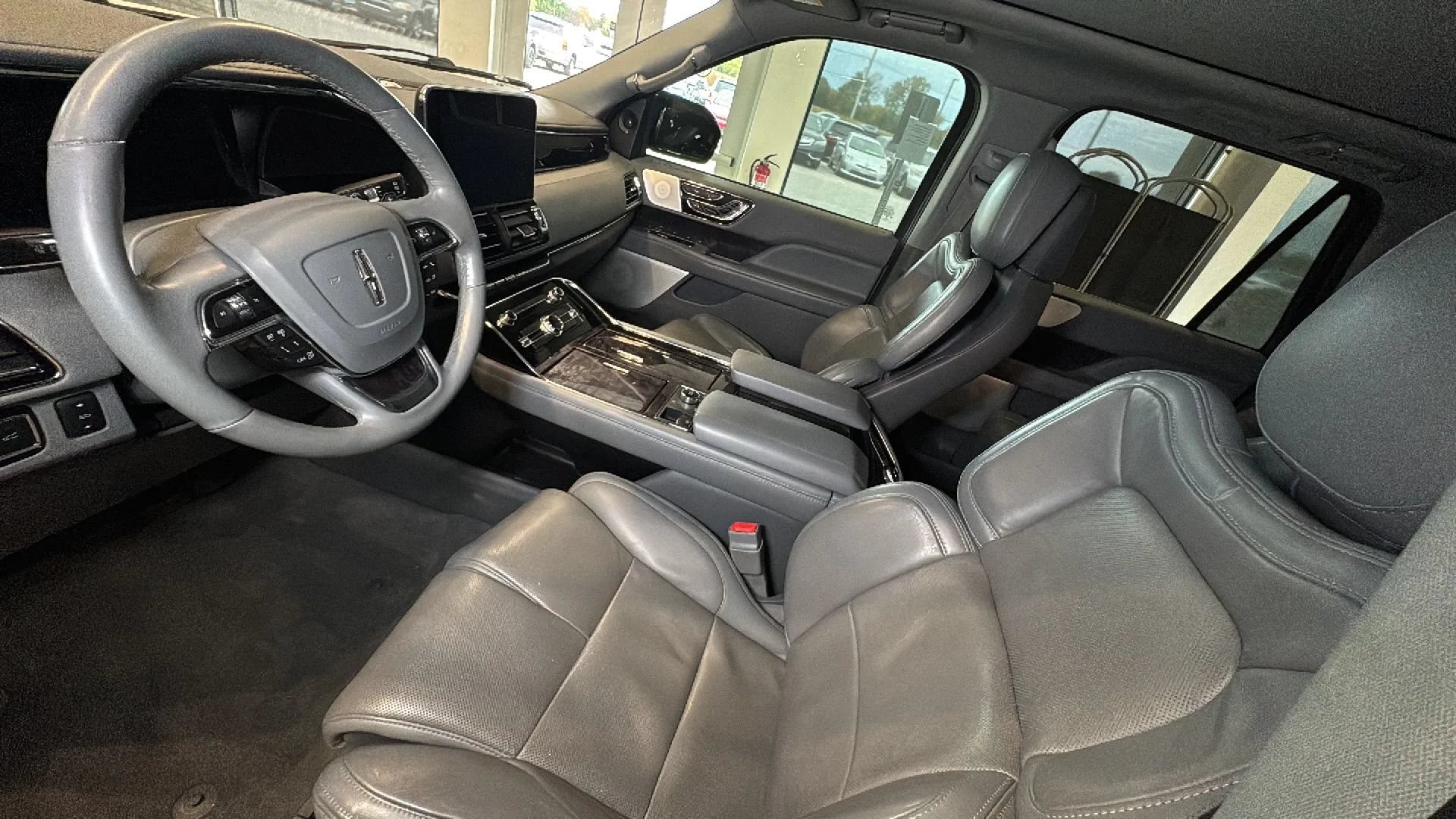 Used 2020 Lincoln Navigator L Reserve w/ Luxury Package AWD/4WD image 25