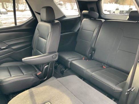 Used 2021 Chevrolet Traverse RS image 18
