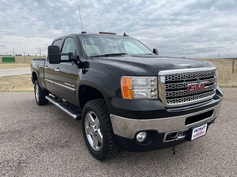 Used 2014 GMC Sierra 2500 Denali w/ Suspension Package, Off-Road image 7