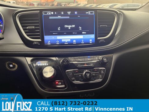 Used 2021 Chrysler Pacifica Touring-L w/ Uconnect Theater Family Group image 23