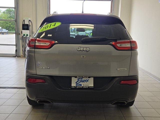 Used 2016 Jeep Cherokee Latitude w/ Cold Weather Group AWD/4WD image 10