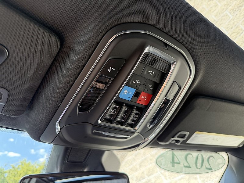 Used 2024 Jeep Grand Cherokee Limited AWD/4WD image 14