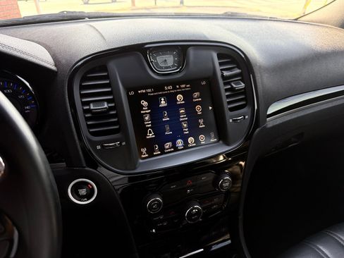 Used 2016 Chrysler 300 S RWD image 35