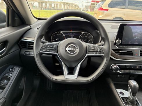 Used 2025 Nissan Altima 2.5 SV FWD image 28