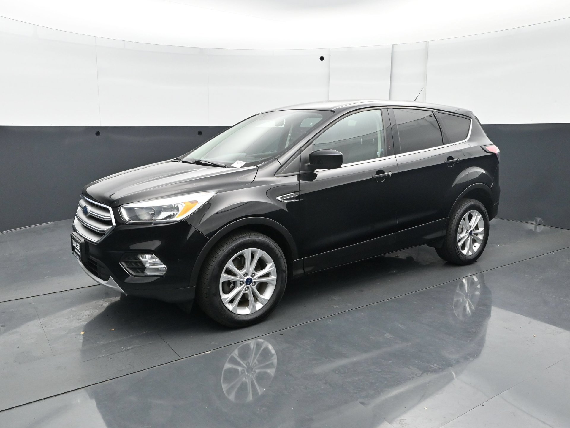 Used 2017 Ford Escape SE AWD/4WD image 2