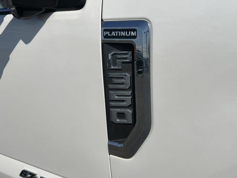 Used 2019 Ford F350 Platinum w/ Platinum Ultimate Package image 9