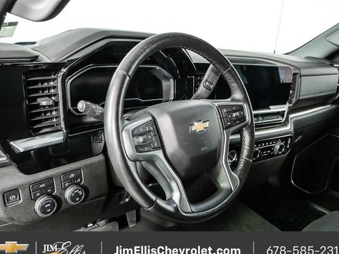 Used 2022 Chevrolet Silverado 1500 LT AWD/4WD image 4
