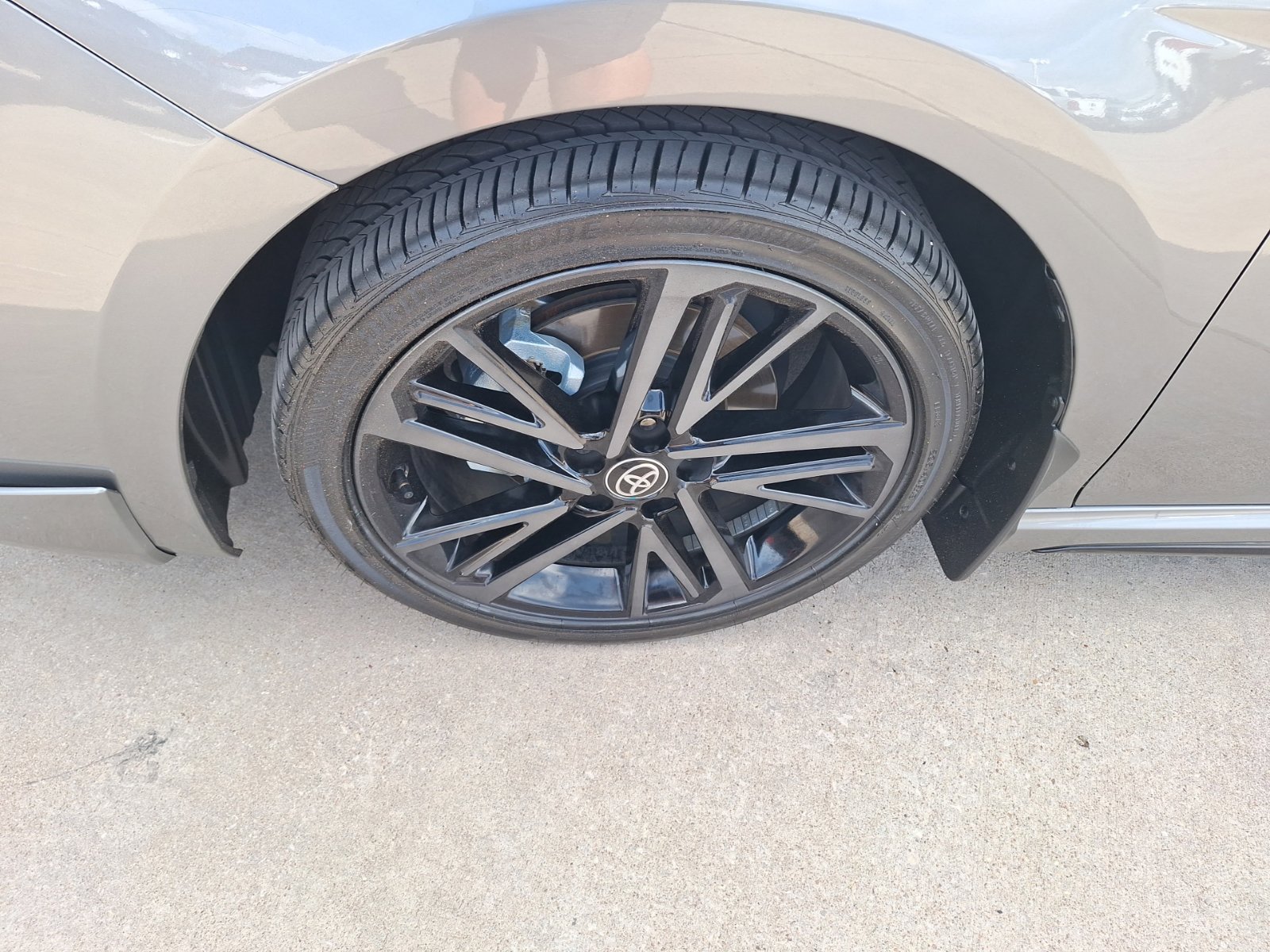 Used 2025 Toyota Camry XSE FWD image 11