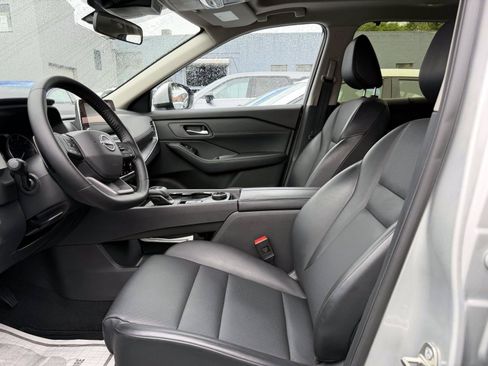 Used 2025 Nissan Rogue SV w/ SV Premium Package AWD/4WD image 16