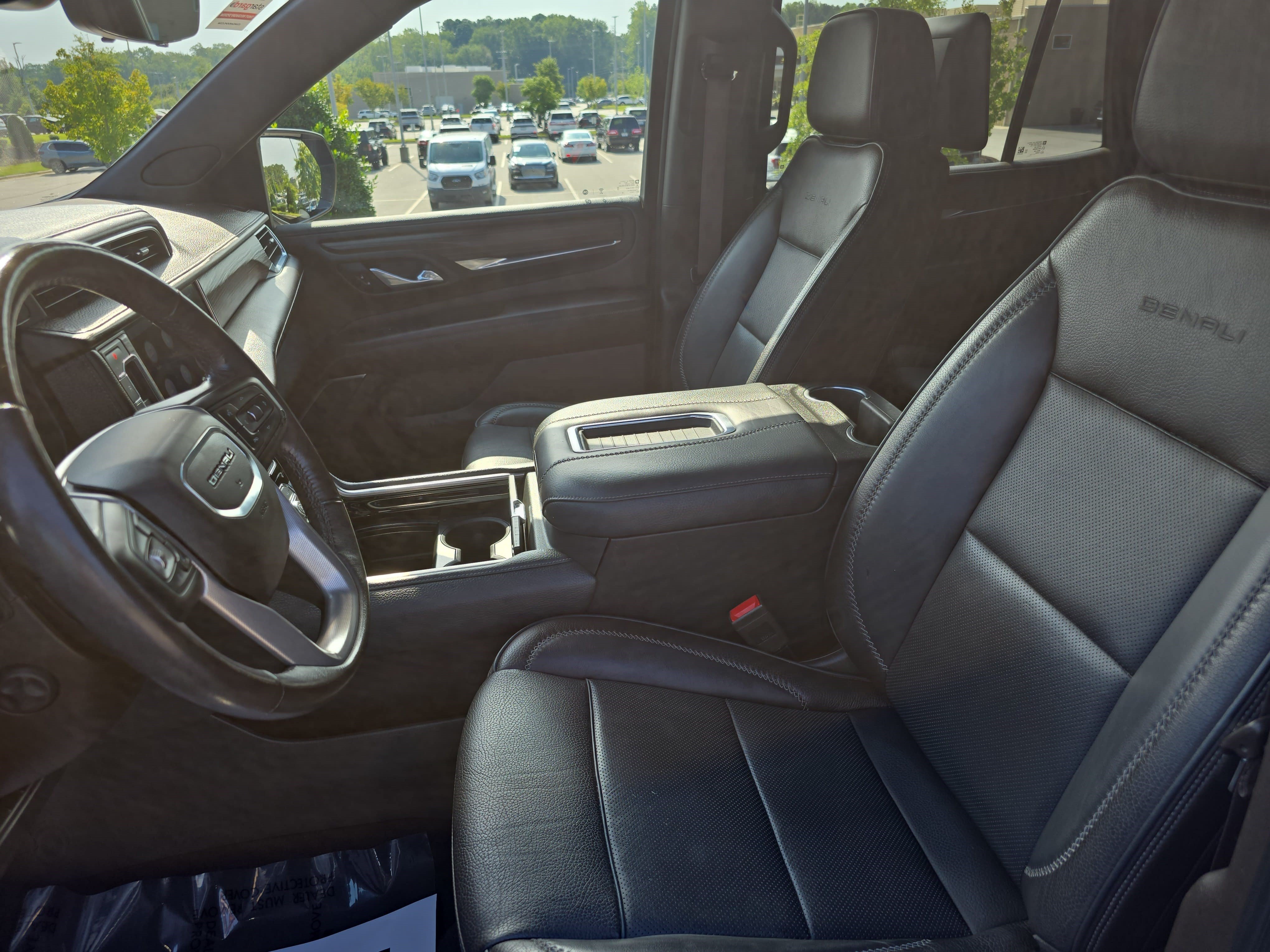 Used 2021 GMC Yukon Denali w/ Denali Premium Package RWD image 16