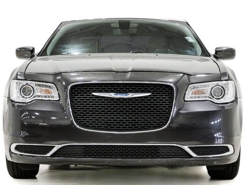Used 2023 Chrysler 300 Touring RWD image 2