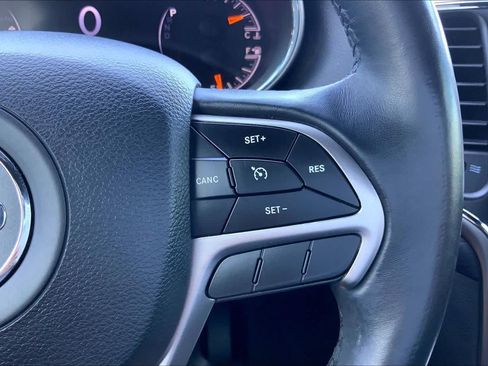 Used 2019 Jeep Grand Cherokee Laredo RWD image 25