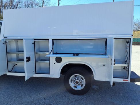 New 2025 GMC Savana 3500 w/ Power Convenience Package image 3