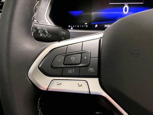Used 2024 Volkswagen Tiguan SE w/ Panoramic Sunroof Package FWD image 18