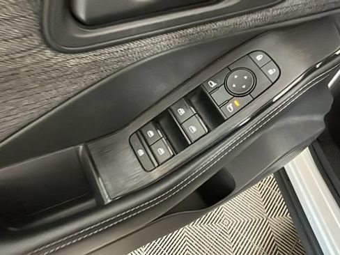 Used 2022 Nissan Rogue S FWD image 11