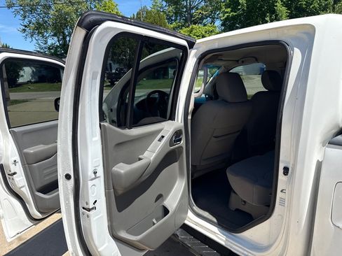 Used 2019 Nissan Frontier SV w/ Value Truck Package AWD/4WD image 12