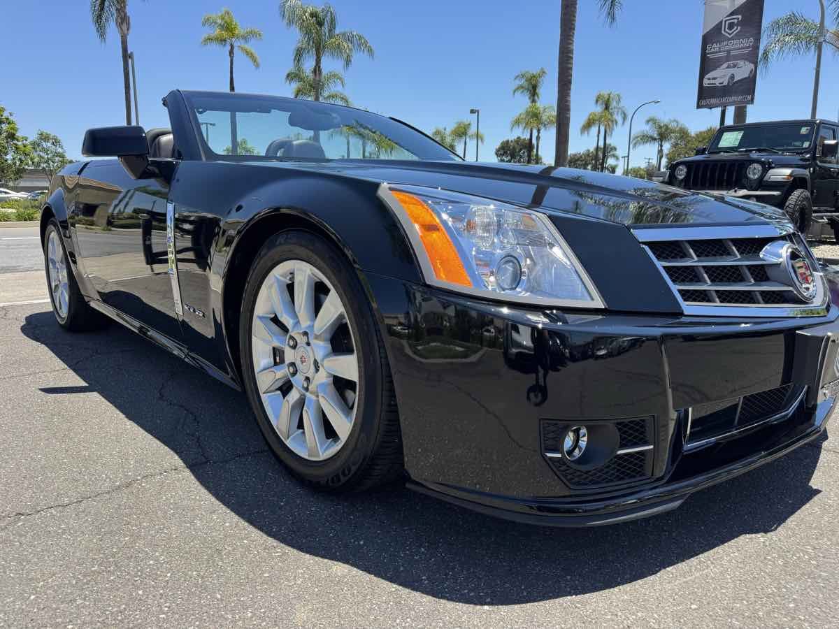 Used 2009 Cadillac XLR RWD image 15