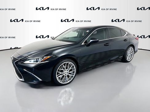 Used 2022 Lexus ES 300h w/ Accessory Package 2 FWD image 3