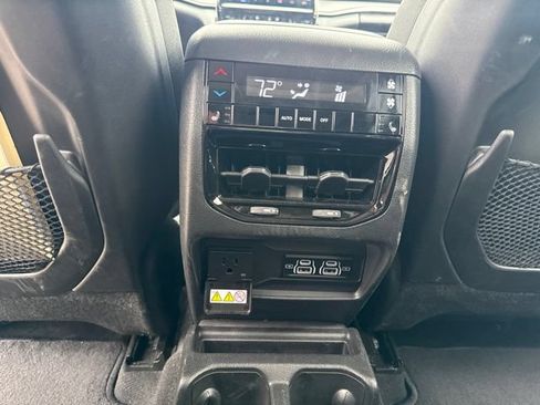 Used 2023 Jeep Grand Cherokee L Limited w/ Luxury Tech Group II AWD/4WD image 11