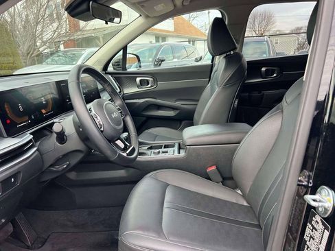 Used 2025 Kia Sorento S image 16