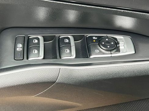 Used 2024 Kia Sorento S image 16