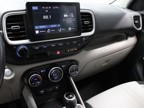 Used 2024 Hyundai Venue SEL FWD image 23