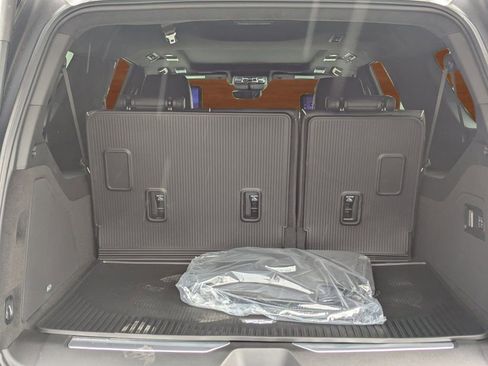 Certified 2025 Cadillac Escalade ESV Sport Platinum image 18