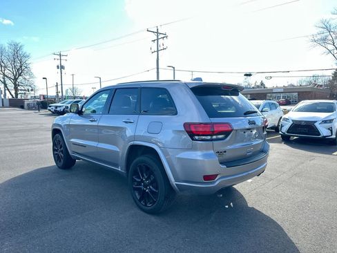 Used 2018 Jeep Grand Cherokee Altitude image 11