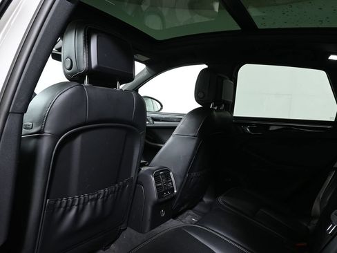 Used 2025 Porsche Macan Turbo AWD/4WD image 8