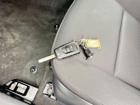 Used 2025 Toyota Corolla LE image 22