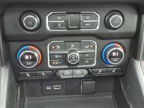 Used 2021 Chevrolet Suburban RST w/ Luxury Package image 20