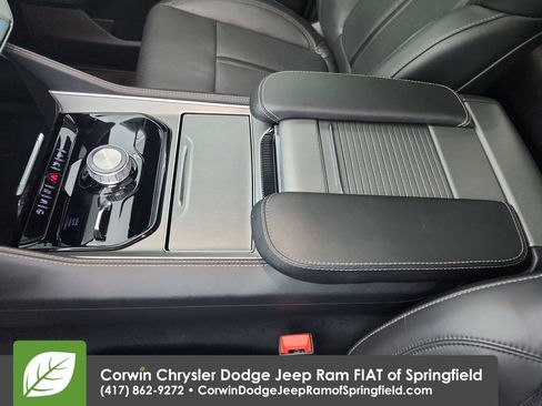 Used 2025 Jeep Wagoneer Series II w/ Premium Group I AWD/4WD image 28