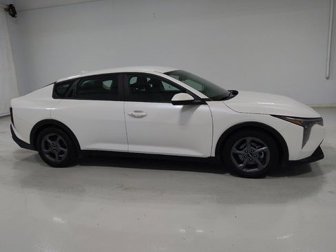Used 2025 Kia K4 FWD image 11