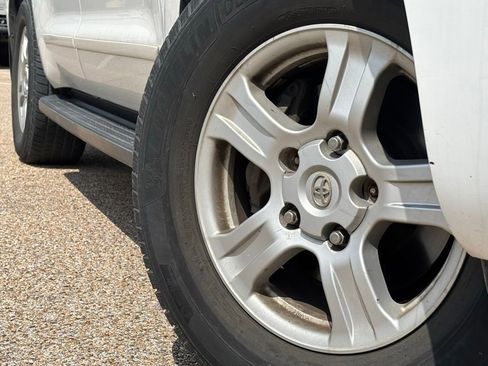 Used 2016 Toyota Sequoia SR5 w/ Premium Package RWD image 2