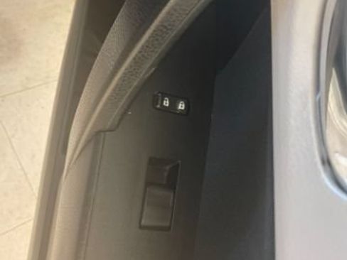 Used 2015 Toyota Corolla LE FWD image 15
