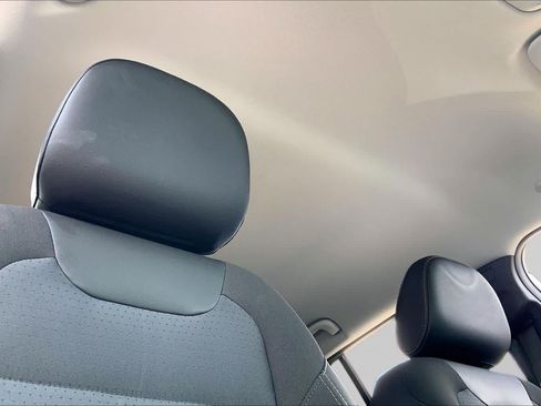 Used 2024 Chevrolet Trax LT w/ LT Convenience Package FWD image 14