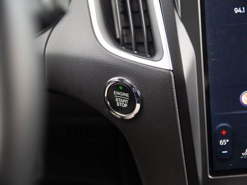 Used 2024 Ford Edge SEL image 13