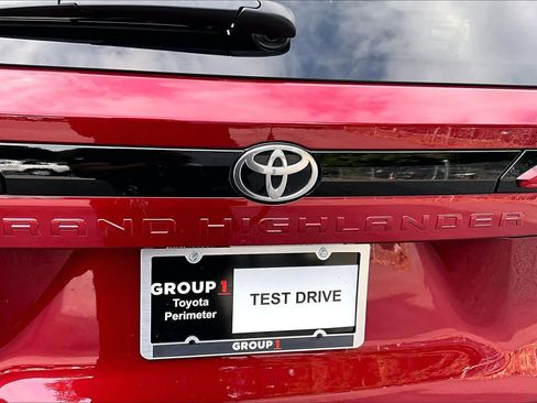 Used 2025 Toyota Grand Highlander FWD image 31