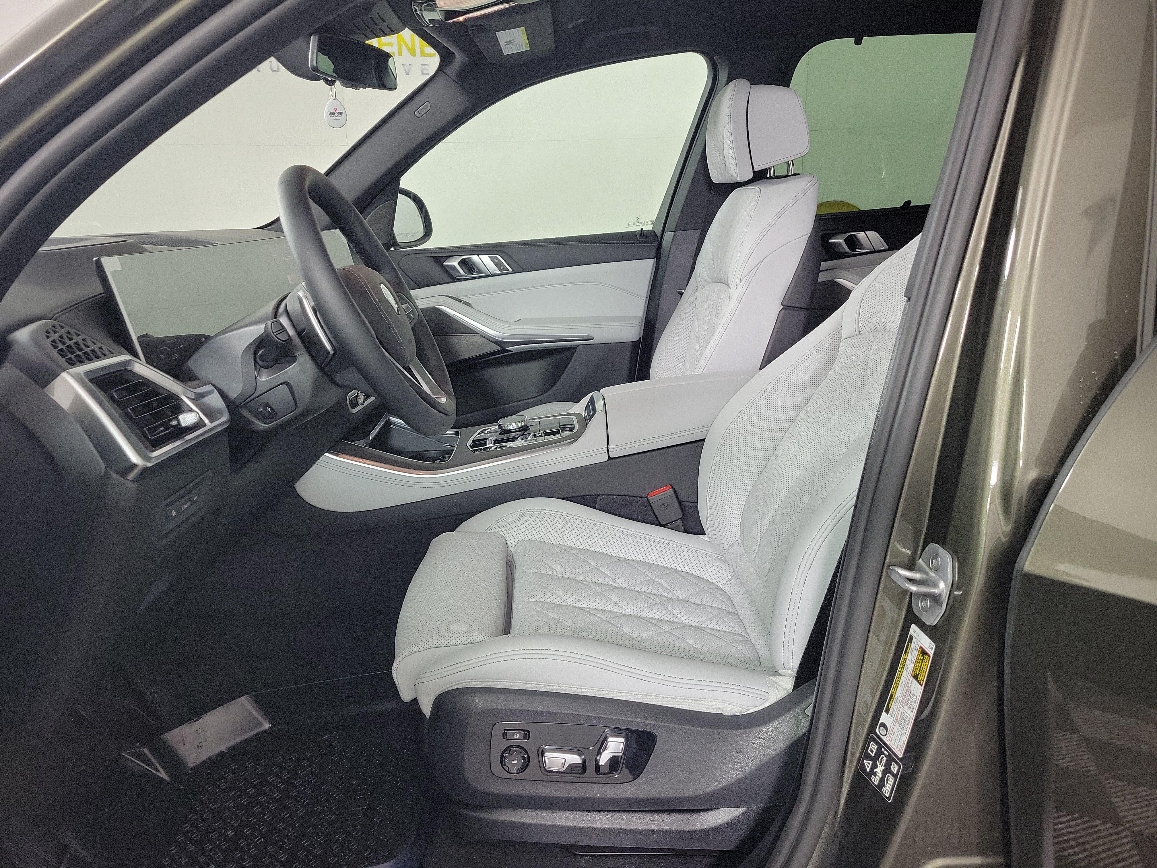 Certified 2026 BMW X5 xDrive40i AWD/4WD image 9