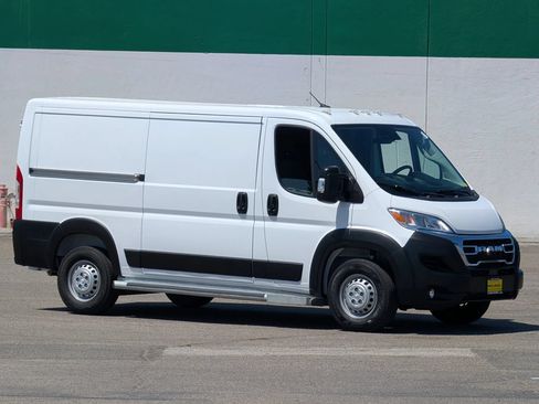 Used 2025 RAM ProMaster 2500 w/ U-Haul Equipment Group FWD image 2