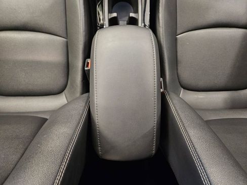 Used 2024 Toyota Corolla Cross XLE image 19