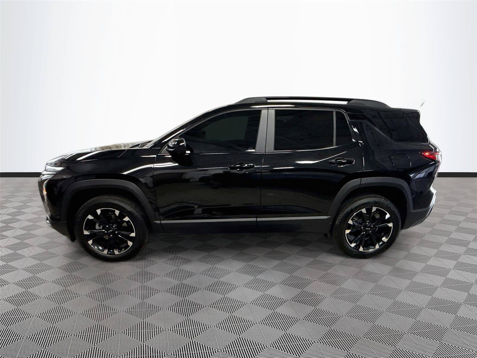 Used 2027 Chevrolet Equinox RS w/ Safety and Technology Package FWD image 4