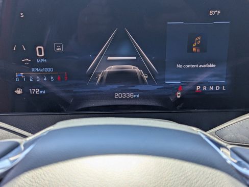 Used 2025 Chevrolet Traverse LT w/ Driver Confidence Package FWD image 14